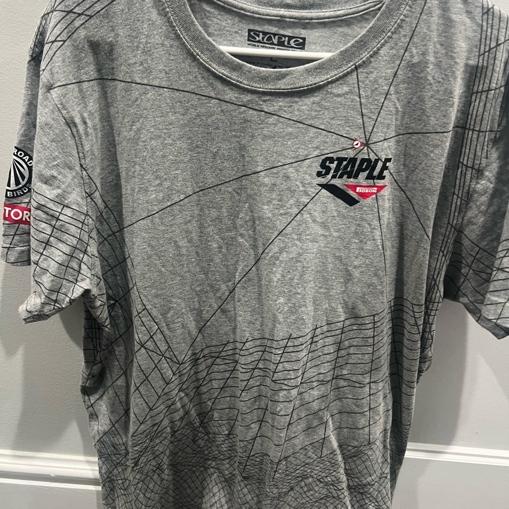 Staple shirt size large in great condition.